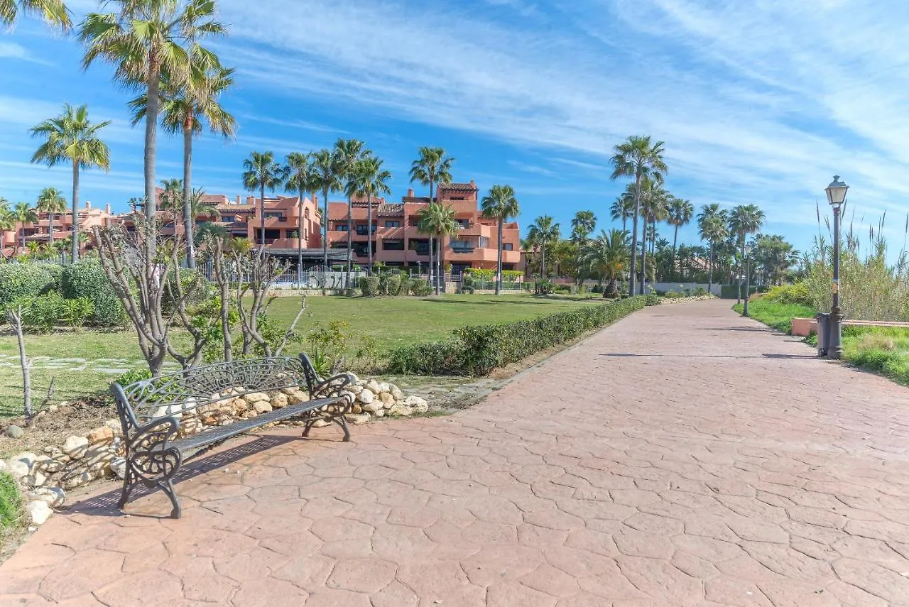 אסטפונה High Standard Beach Front Apartment ספרד