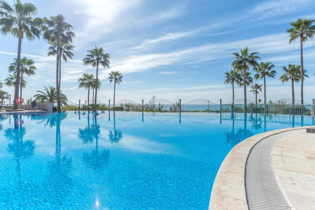 אסטפונה High Standard Beach Front Apartment